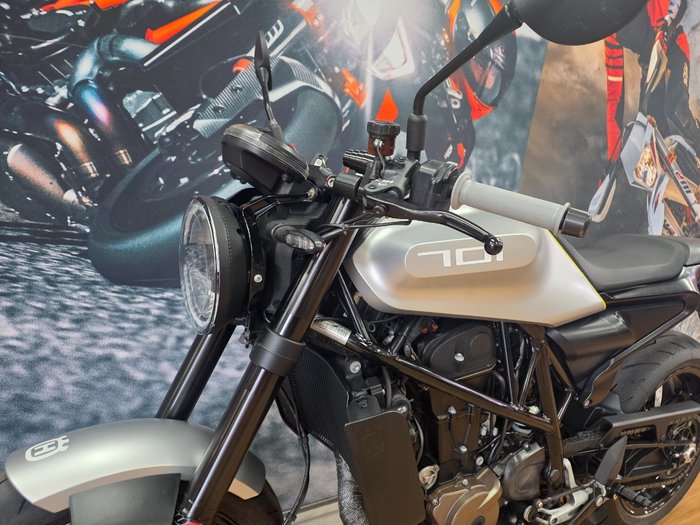 2019 HUSQVARNA VITPILEN 701 WHITE ARROW