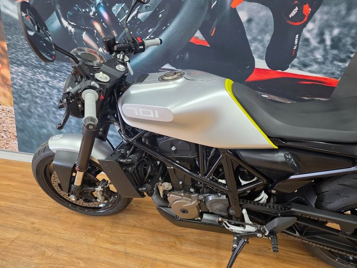 2019 HUSQVARNA VITPILEN 701 WHITE ARROW