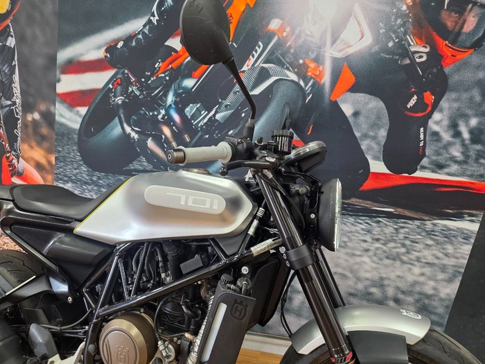 2019 HUSQVARNA VITPILEN 701 WHITE ARROW