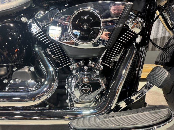 2025 Harley-davidson FLFB FAT BOY (117) Vivid Black