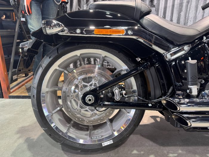 2025 Harley-davidson FLFB FAT BOY (117) Vivid Black