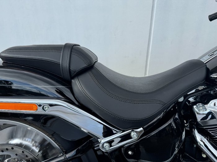 2025 Harley-davidson FLFB FAT BOY (117) Vivid Black