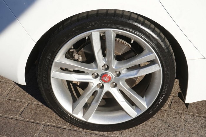 2016 Jaguar XE 20t Prestige