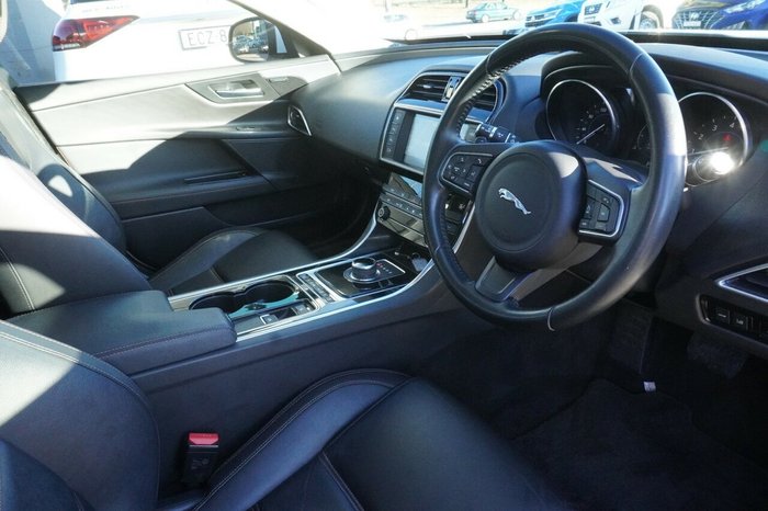 2016 Jaguar XE 20t Prestige