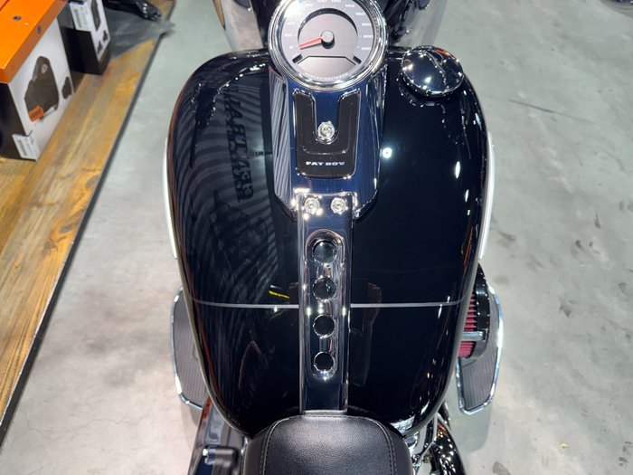 2025 Harley-davidson FLFB FAT BOY (117) Vivid Black