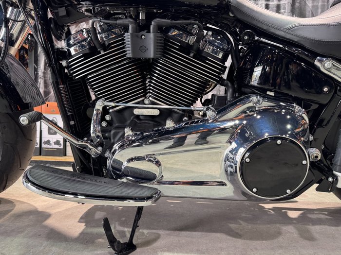 2025 Harley-davidson FLFB FAT BOY (117) Vivid Black