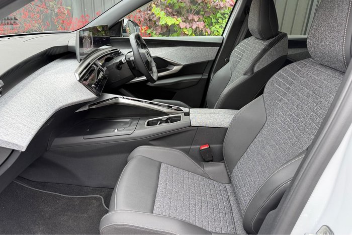 2025 Peugeot 5008 Allure Hybrid