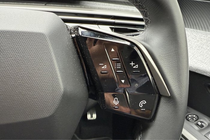 2025 Peugeot 5008 Allure Hybrid