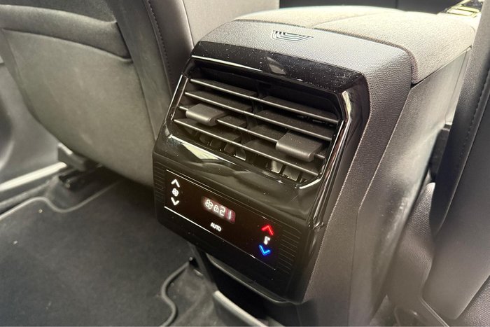 2025 Peugeot 5008 Allure Hybrid