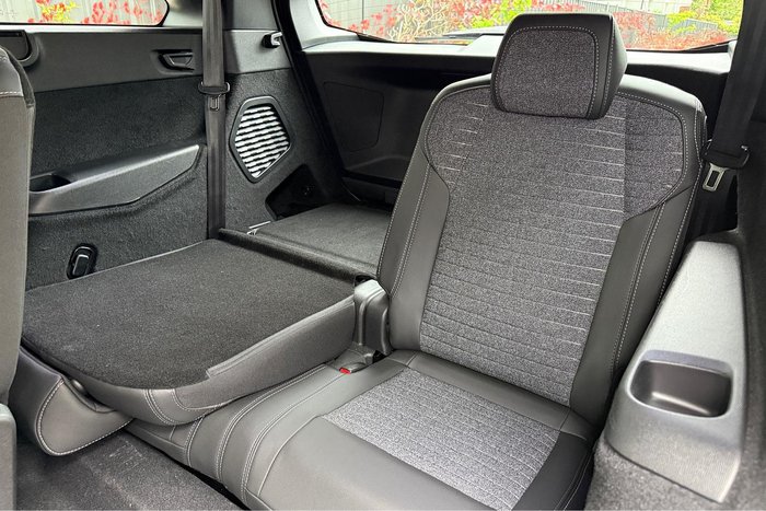 2025 Peugeot 5008 Allure Hybrid