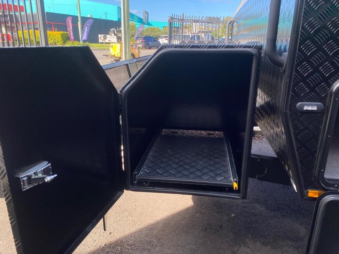 2025 Urban Caravans X-Terrian Club Lounge