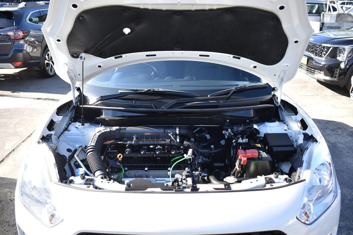 2023 Suzuki Swift GL Plus AZ Series II Pure White