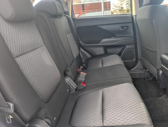 2013 Mitsubishi Outlander LS