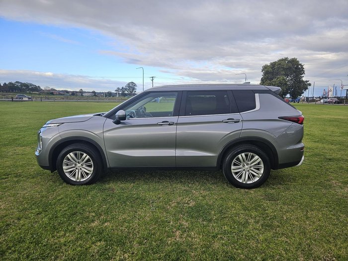 2023 Mitsubishi Outlander LS