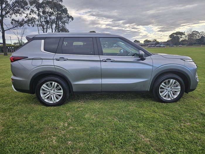 2023 Mitsubishi Outlander LS