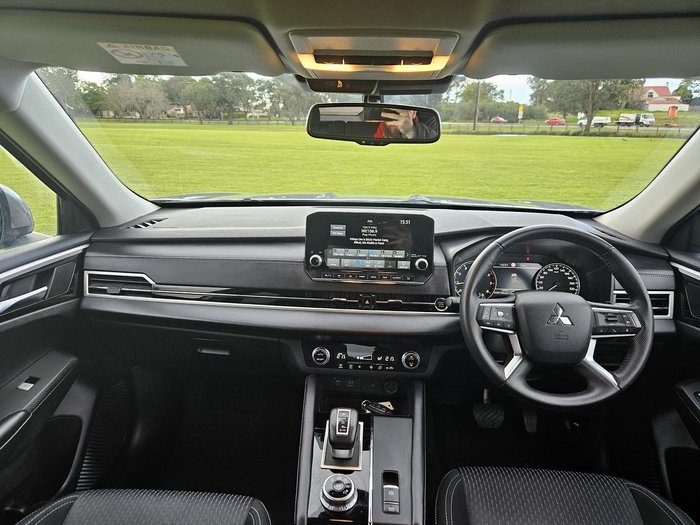 2023 Mitsubishi Outlander LS