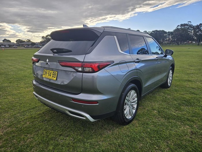2023 Mitsubishi Outlander LS