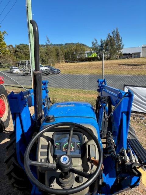 2000 New Holland Tt75 Blue