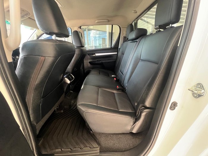 2020 Toyota Hilux SR5