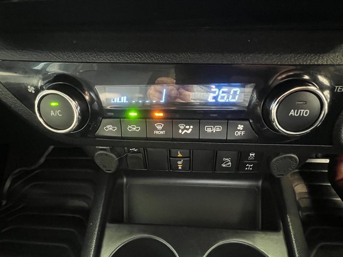 2020 Toyota Hilux SR5