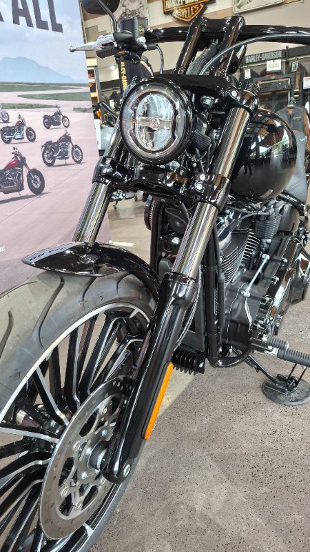2025 Harley-davidson FXBR BREAKOUT (117) Vivid Black