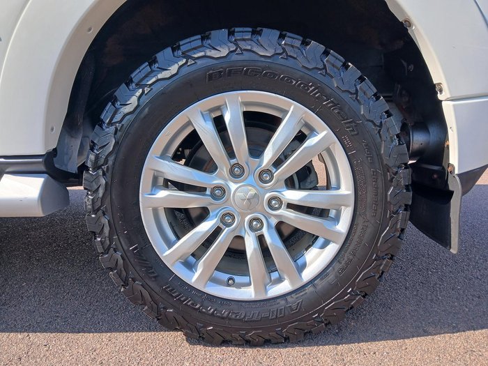 2016 Mitsubishi Pajero GLS