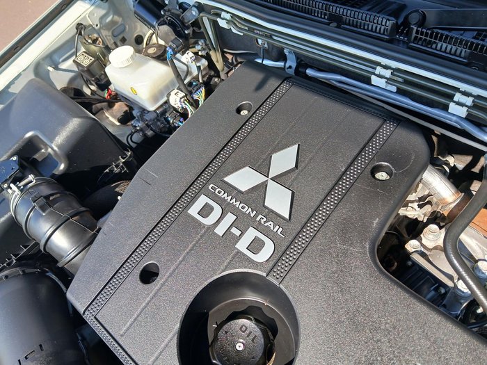 2016 Mitsubishi Pajero GLS