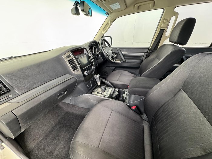 2020 Mitsubishi Pajero GLX