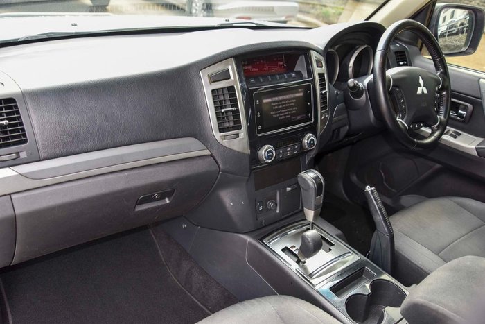 2017 Mitsubishi Pajero GLX