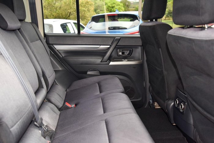 2017 Mitsubishi Pajero GLX