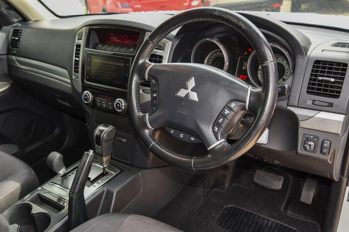 2017 Mitsubishi Pajero GLX