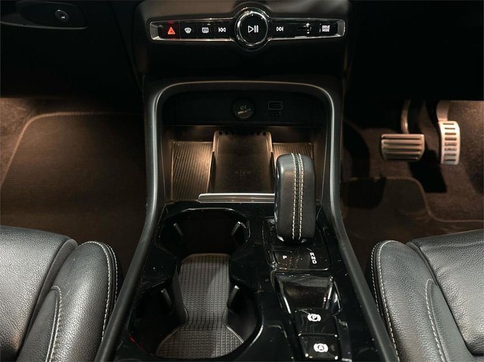 2020 Volvo XC40 T5 R-Design