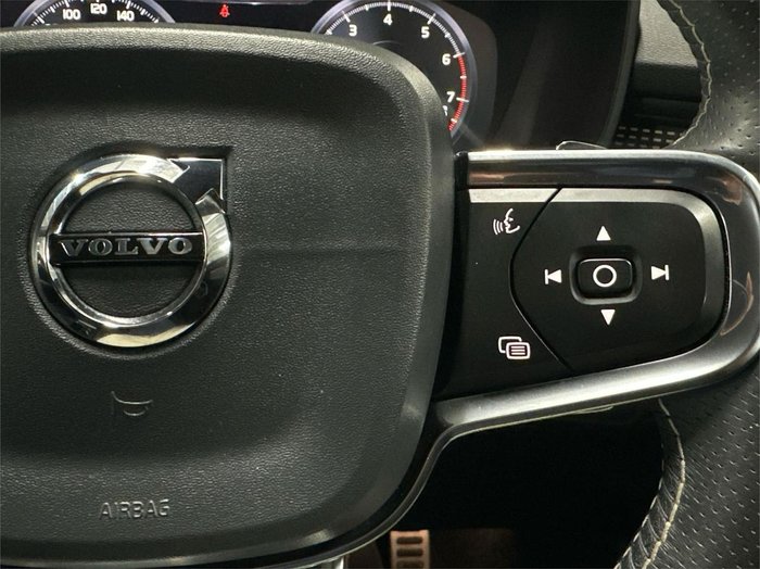 2020 Volvo XC40 T5 R-Design