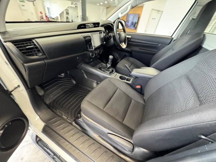 2024 Toyota Hilux SR