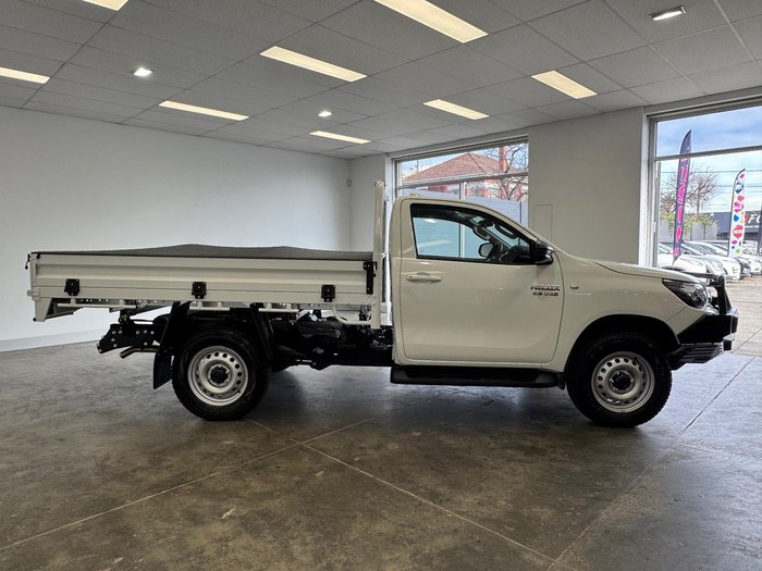2024 Toyota Hilux SR
