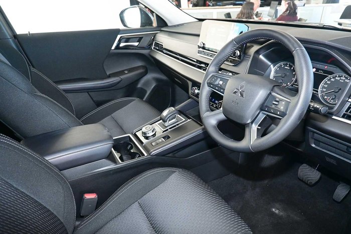 2024 Mitsubishi Outlander LS