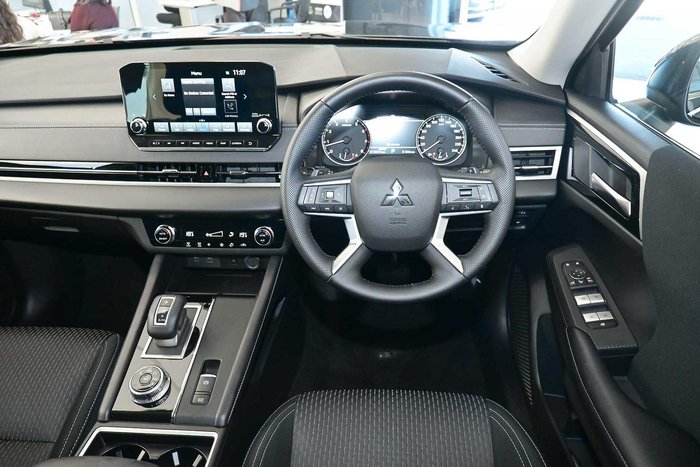 2024 Mitsubishi Outlander LS