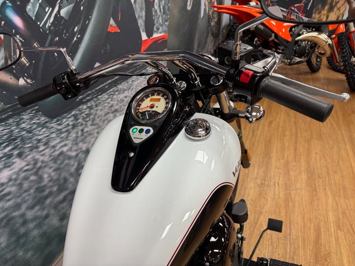 2016 Kawasaki VULCAN 900 CUSTOM WHITE