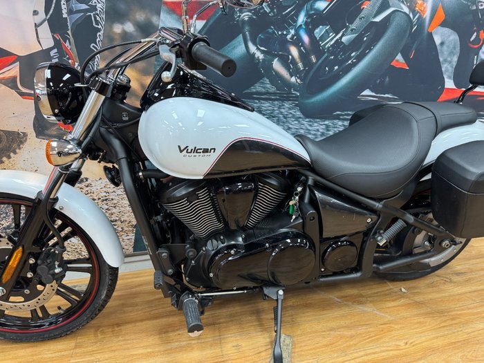 2016 Kawasaki VULCAN 900 CUSTOM WHITE