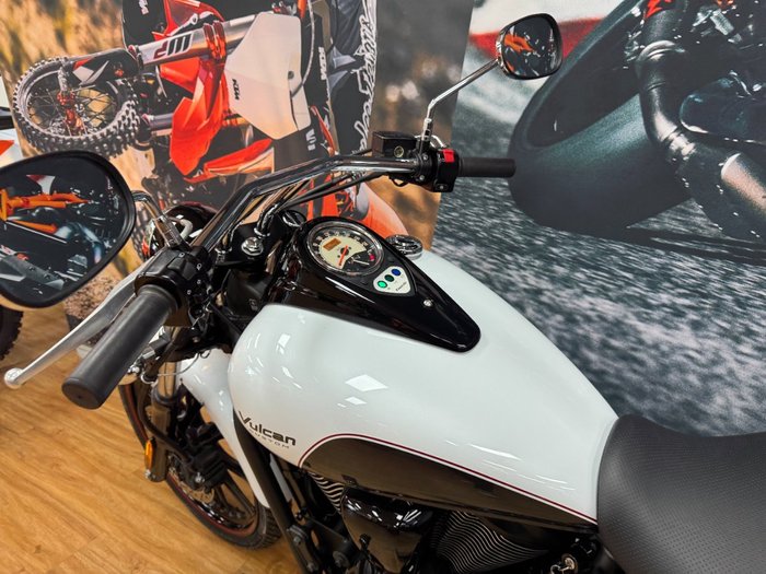 2016 Kawasaki VULCAN 900 CUSTOM WHITE