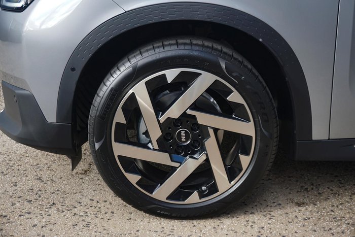 2025 MINI Countryman C Favoured