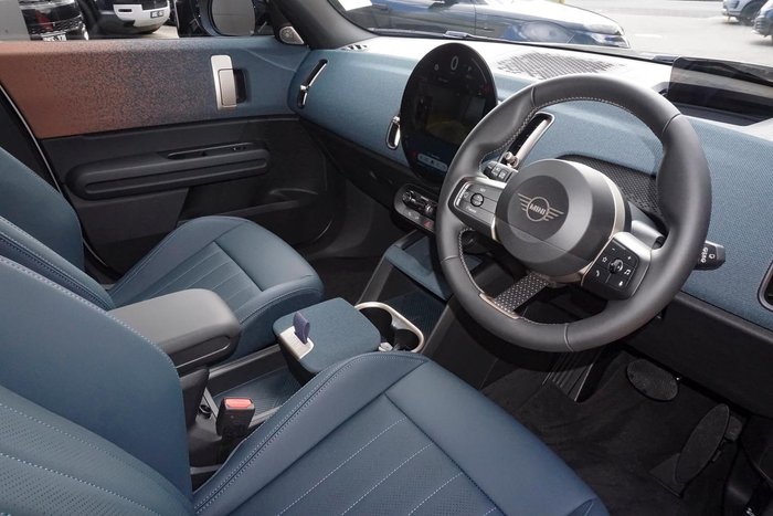 2025 MINI Countryman C Favoured