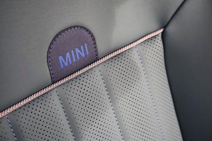 2025 MINI Countryman C Favoured
