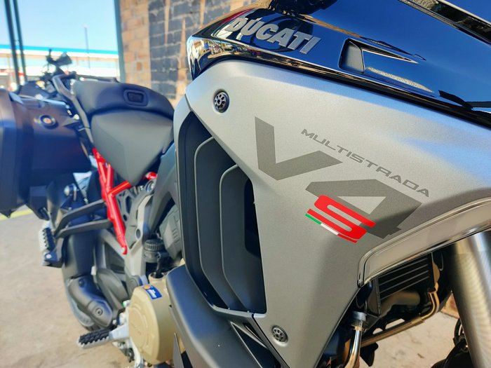 2025 DUCATI MULTISTRADA V4 S TRAVEL RADAR DUAL PURPOSE BLACK