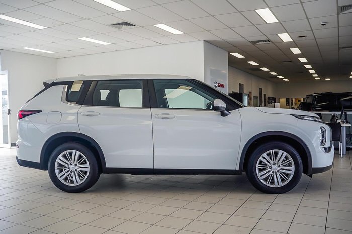 2023 Mitsubishi Outlander ES