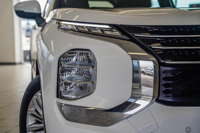 2023 Mitsubishi Outlander ES