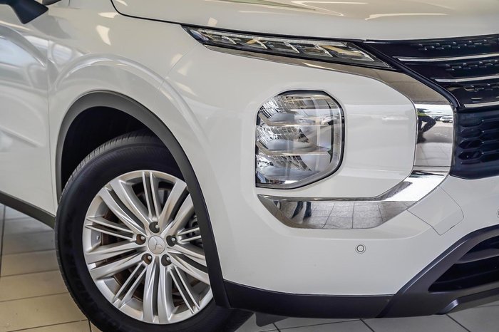 2023 Mitsubishi Outlander ES