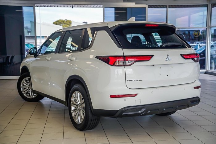 2023 Mitsubishi Outlander ES