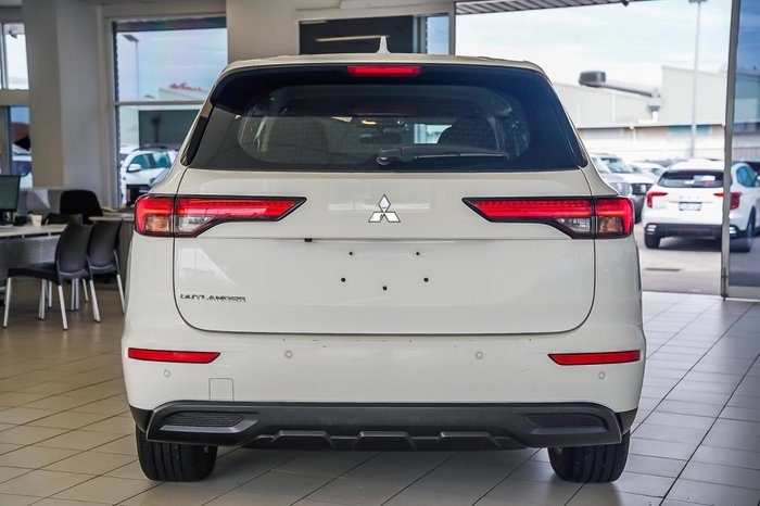 2023 Mitsubishi Outlander ES
