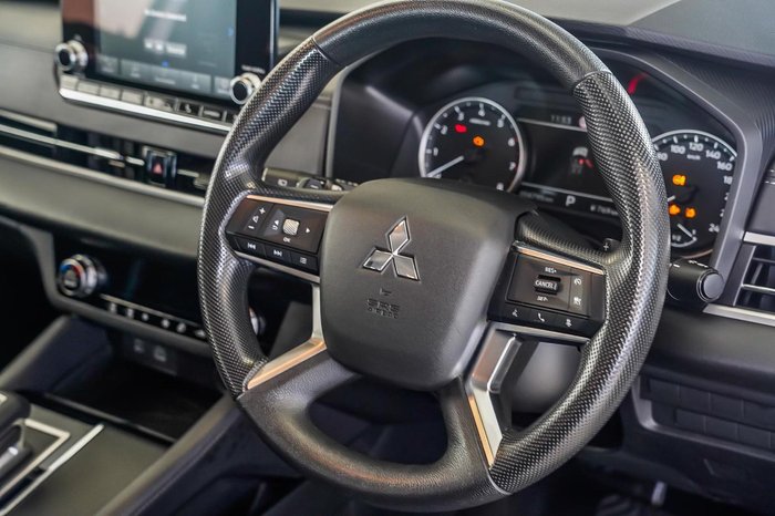 2023 Mitsubishi Outlander ES